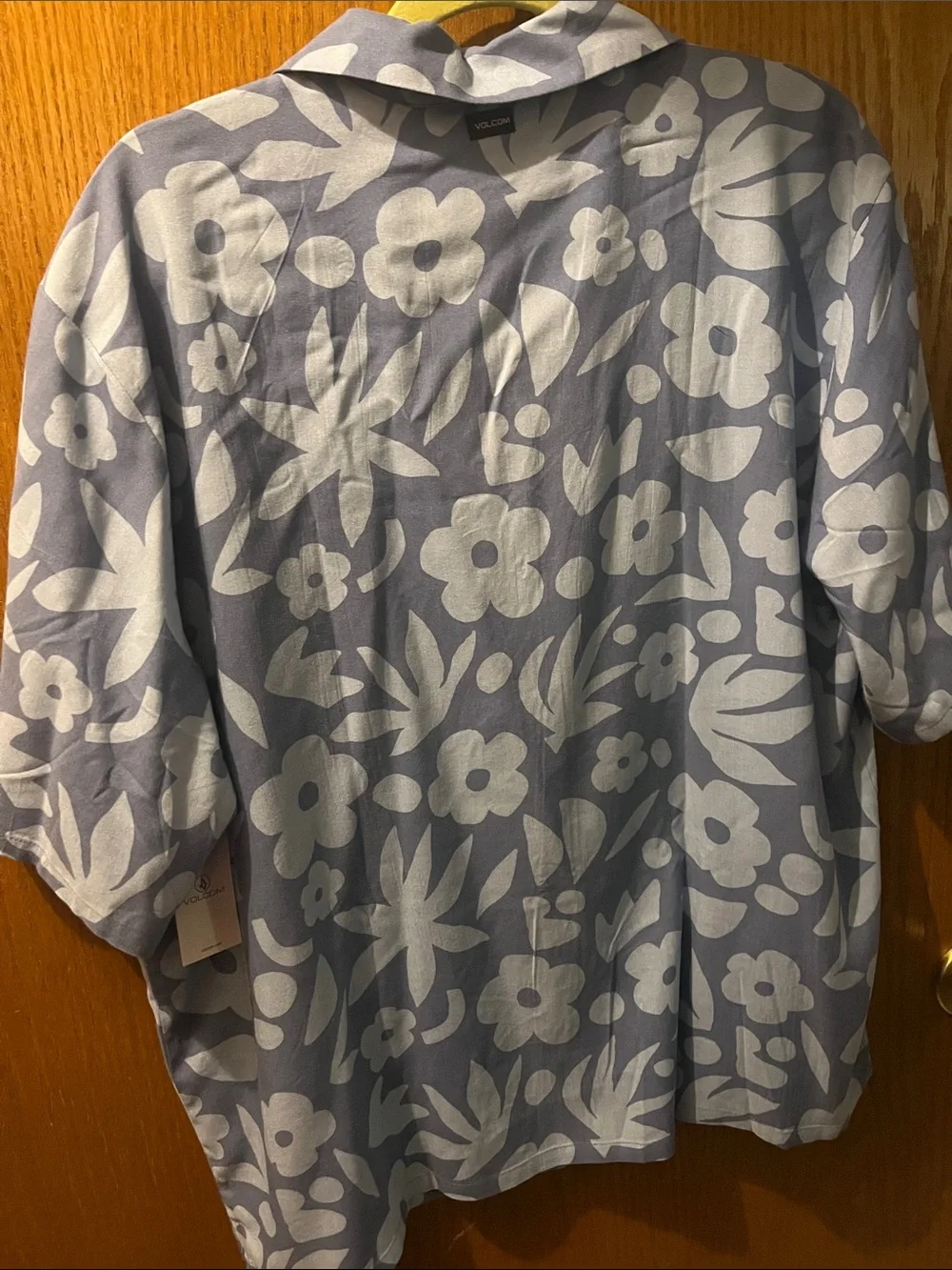 Volcom Men's Blue Floral Short-Sleeve Button-Down Shirt see flaw and picture